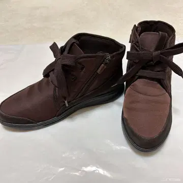 컨디션 최상 fitfit 스니커즈 부츠 발수 가공 퀼팅 하이컷