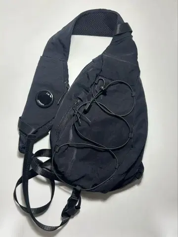 cp company 씨피 컴퍼니 렌즈 숄더백 블랙