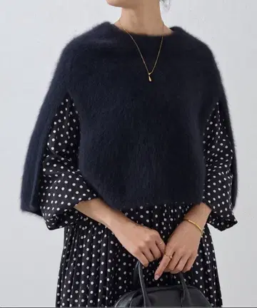 BEARDSLEY 퍼 니트 판초 블랙