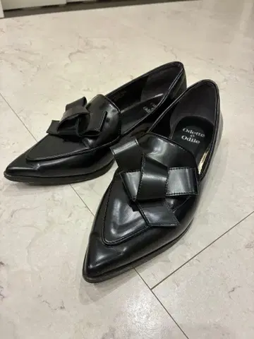 오데트 에 오딜 블랙 리본 펌프스