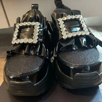 YOSUKE 통굽 비쥬 버클 스니커즈