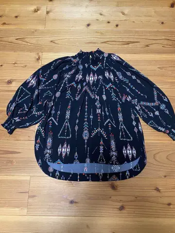 긴팔 블라우스 개더 포함