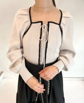 [ 새상품급 ] 스나이델*레이스업 디자인 니트 풀오버