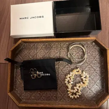 MARC JACOBS 골드 블랙 드롭 귀걸이