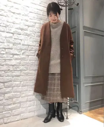 아파트 바이 로리즈 롱 코트 노카라 브라운