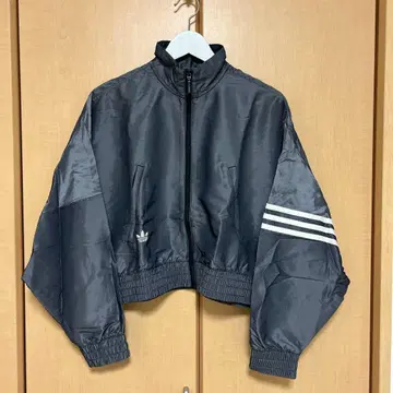 adidas 그레이 크롭 자켓