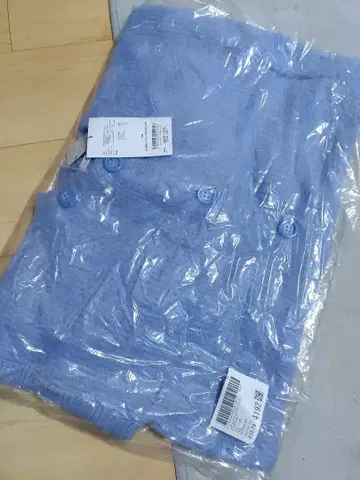 아크릴 라이트 블루 가디건