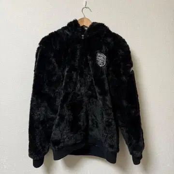 블랙 플리스 자켓 후드 부착 FEELING ALIVE