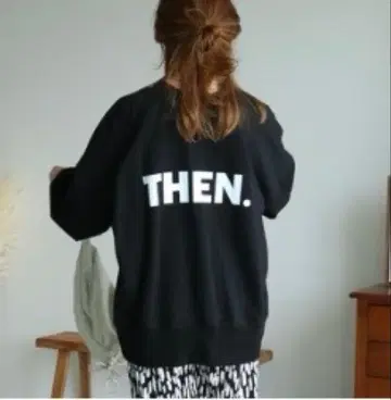 zena reca THEN. 로고 프린트 맨투맨 블랙