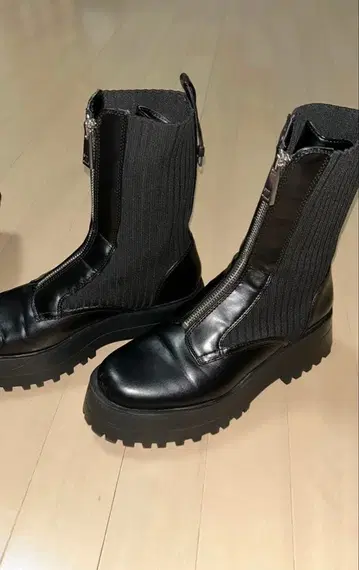 ZARA 부츠