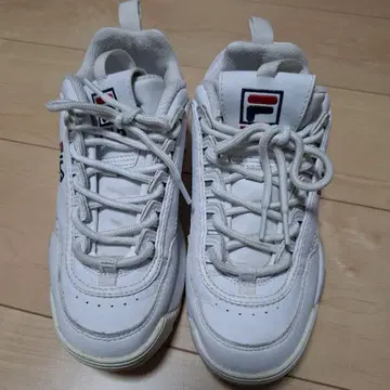 FILA 화이트 스니커즈