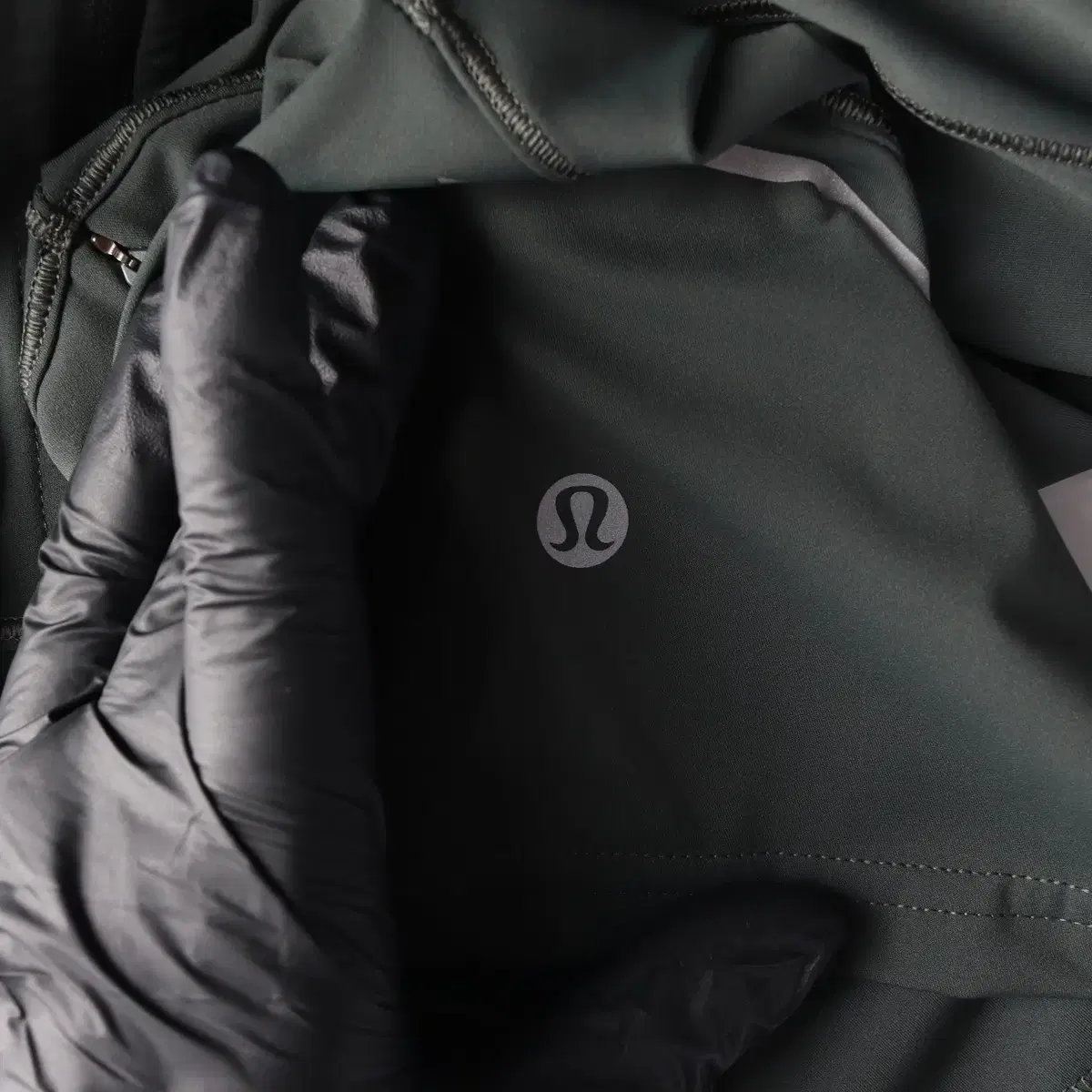 LULULEMON | 룰루레몬 Lululemon Deep Green Norluxx Reflective Running Jacket  Hooded Running Top Jacket #룰루레몬,#트레이닝재킷 on Bunjang Global Site.