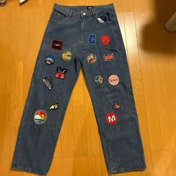 FIRE 패치가 달린 데님 팬츠