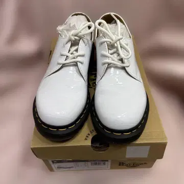 닥터 마틴 AW006 화이트 레이스업 슈즈