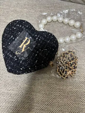 피오니 하트 트위드 백 블랙