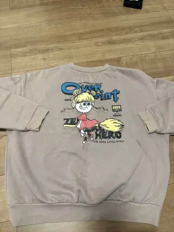 애니메이션 캐릭터 그래픽 맨투맨 L 사이즈 옅은 핑크