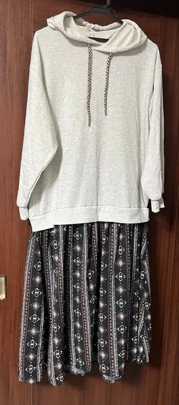 티티카카 도킹 후드 원피스