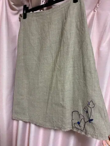 Pallas Palace 꽃무늬 자수 베이지 플레어 스커트