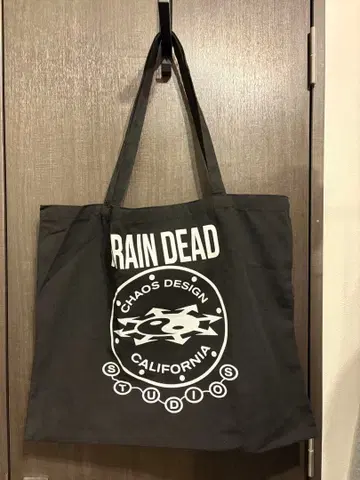 brain dead LA 토트백 대 3