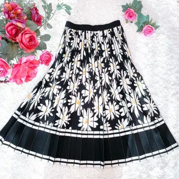 [ 새상품급 ] 그레이스 콘티넨탈 플라워 JQ 니트 스커트