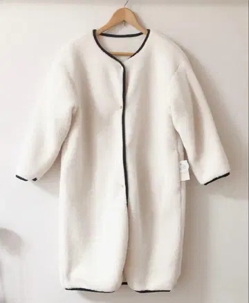 미사용 새상품 리버서블 보아 롱 코트