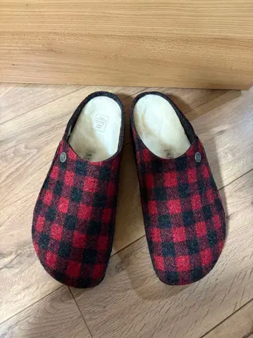 버켄스탁 빨간색과 블랙 체크 무늬 슬립온 샌들