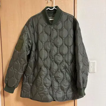 올리브 그린 퀼팅 자켓