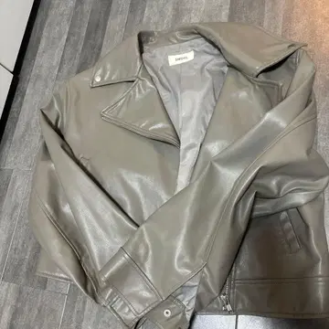 SNIDEL 그레이 가죽 라이더 자켓