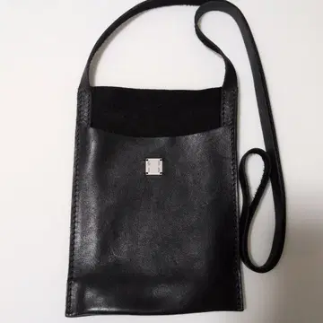 GUIDI 호스 가죽 여권 백 블랙