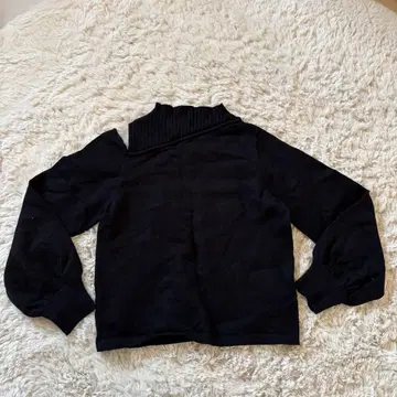 아줄바이마우지 오픈 숄더 니트 M 사이즈