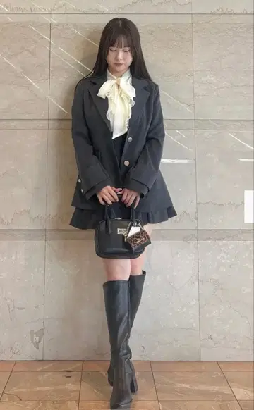 mercuryduo 핏앤플레어 자켓 차콜