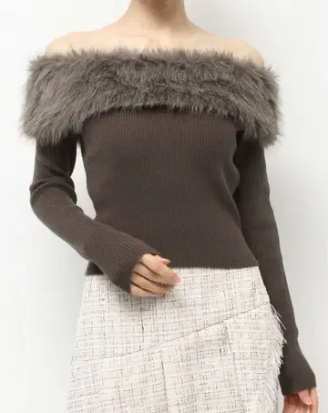 RESEXXY 페이크 퍼 오프숄더 니트탑