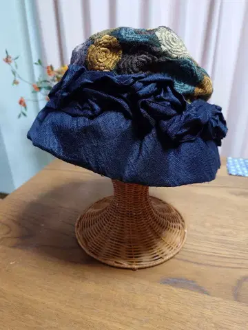 긴자 VOGUE 플라워 자수 네이비 햇