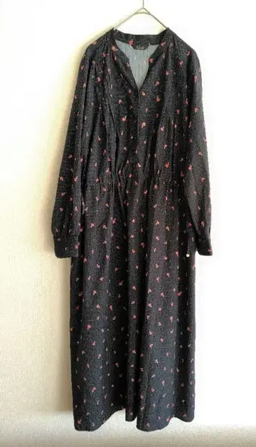 어반리서치 로쏘 도트 플라워 V넥 원피스 블랙