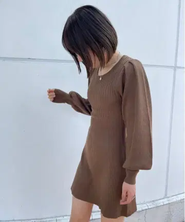 [원웨이 완판템] 턱슬리브 플레어 원피스