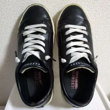 SKECHERS 블랙 스니커즈