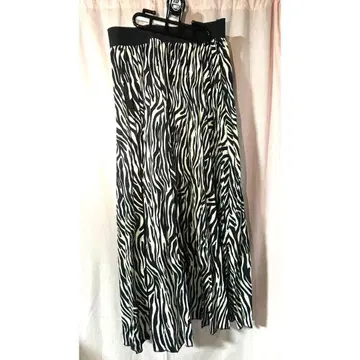 제브라 패턴 롱 스커트