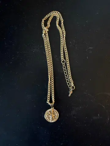 골드 나침반 목걸이