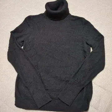 UNIQLO 캐시미어 100% 블랙 터틀넥 스웨터