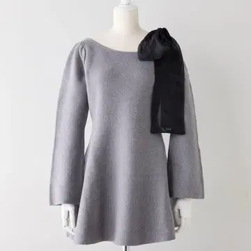 연이은 NICE CLAUP 어깨 리본 원피스