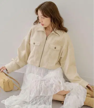 CHICO 가슴 로고 숏 기장 스웨이드 지퍼 블루종