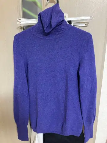 캐시미어 퍼플 터틀넥 스웨터