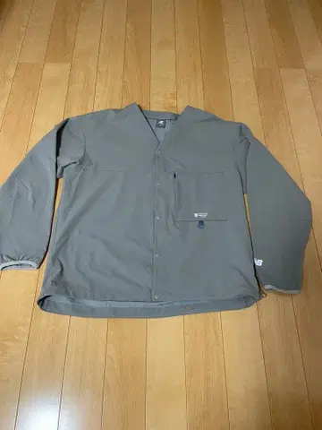 뉴발란스 정가 12100엔 소프트쉘 가디건 그레이