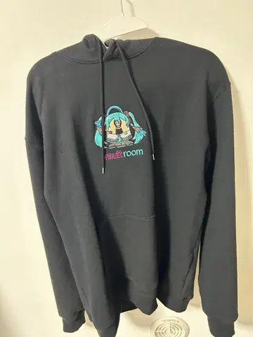 VAULTROOM 하츠네 미쿠 코스 후디 (스티커 포함)