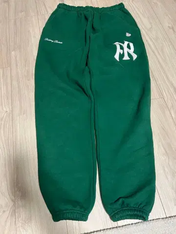 #FR2 뉴에라 콜라보 스웨트 팬츠