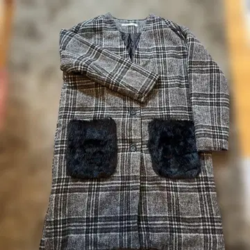 체크 무늬 롱 코트