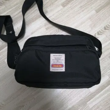 Need me 블랙 숄더백