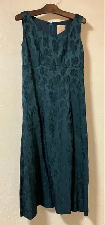 시빌라 다크 그린 슬리브리스 원피스