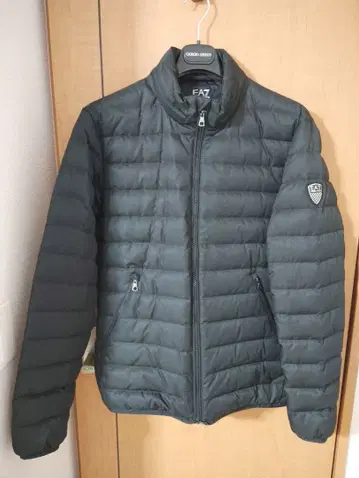 EA7 다크 그린 다운 자켓