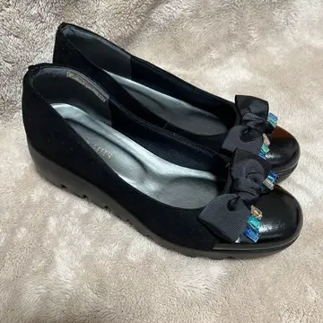 HILLS AVENUE 비쥬 리본 포함 펌프스 23.0